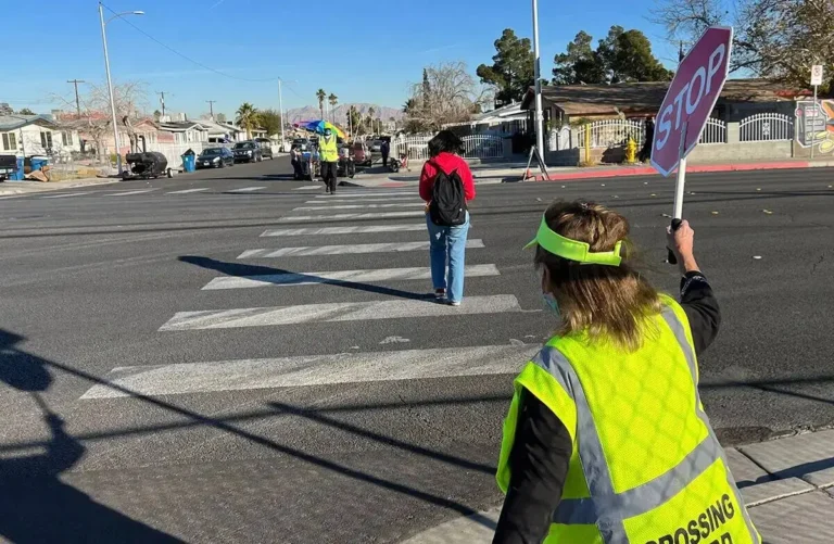 Se buscan guardias de cruce para las escuelas del Condado Clark
