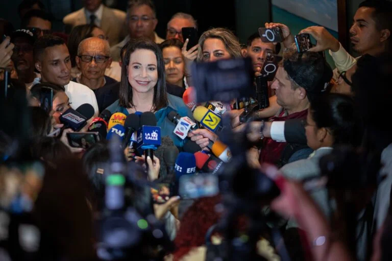Opositora María Corina Machado inicia su campaña electoral