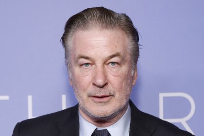 Alec Baldwin fue acusado nuevamente