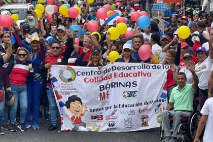 Docentes exigen la liberación de Víctor Venegas