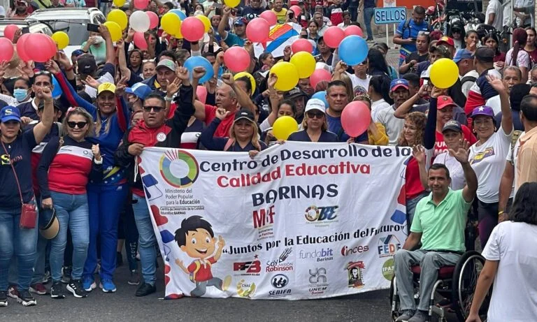 Docentes exigen la liberación de Víctor Venegas