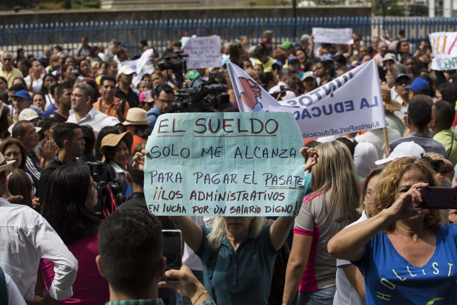 Maestros del Zulia retornan a las calles para exigir mejoras salariales Maestros del Zulia retornan a las calles para exigir mejoras salariales