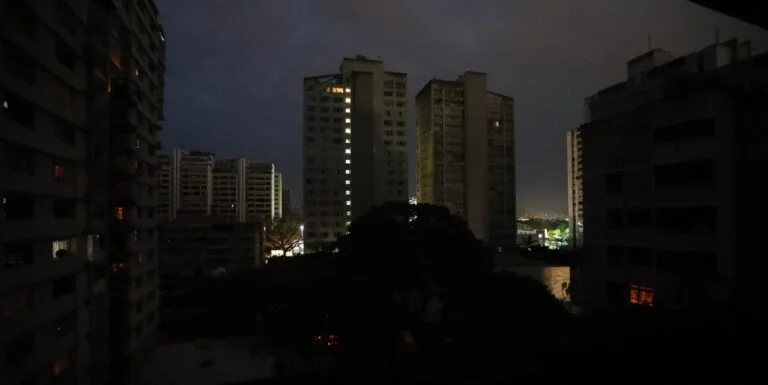 Venezolanos temen que los cortes eléctricos aumenten