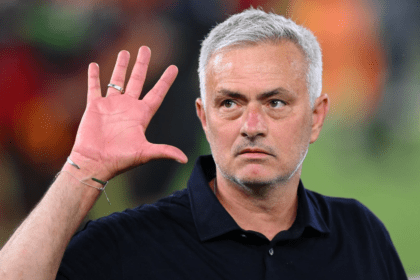 Mourinho dejó de ser el entrenador de la Roma