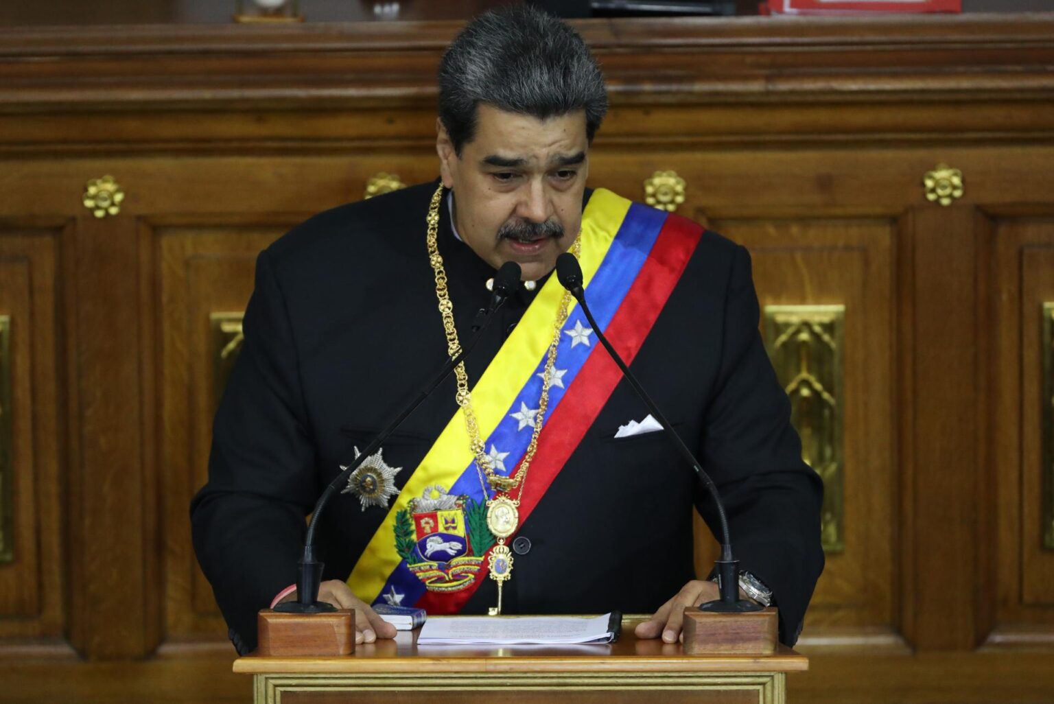Gobierno de Venezuela aumenta a $100 el "salario indexado" a trabajadores públicos