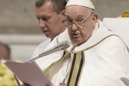 Papa Francisco pide prohibir la práctica del “vientre en alquiler”