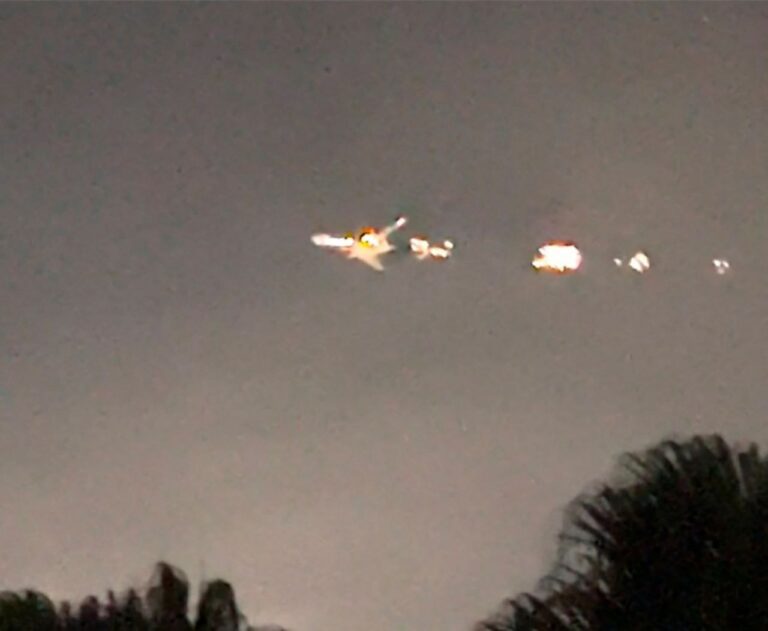 Un avión aterriza de emergencia en Miami tras incendiarse
