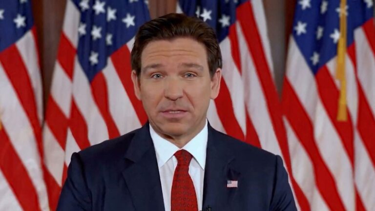 Ron DeSantis se retira de la carrera presidencial y manifiesta su apoyo a Trump