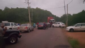Transportistas cierran la Troncal del Caribe en Zulia