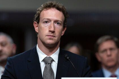 Mark Zuckerberg ofrece disculpas a familiares de víctimas de abuso infantil