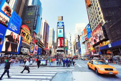 Nueva York denuncia redes sociales por su impacto en la salud mental de menores