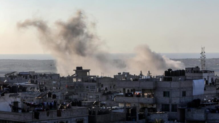 Israel ataca Rafah, la última ciudad de refugiados palestinos en Gaza