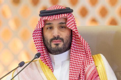 Arabia Saudita invertirá 3 billones de dólares para diversificar su economía