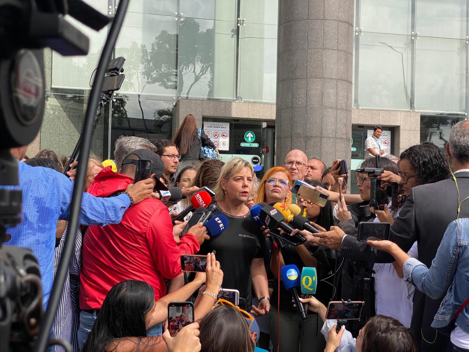 Protestas en Caracas exigen la libertad de Rocío San Miguel