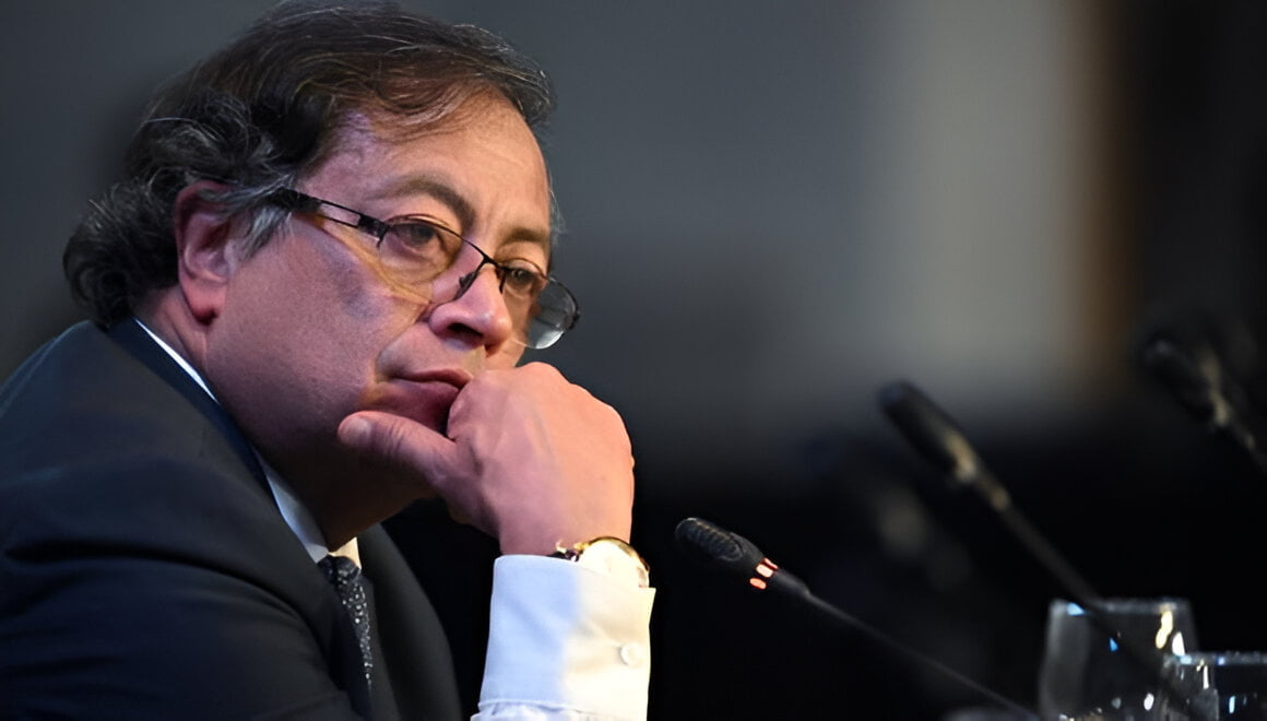 Gustavo Petro se defiende tras insultos de locutor que lo llamó "bandido"