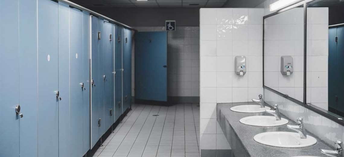 Conoce el riesgo de usar baños públicos