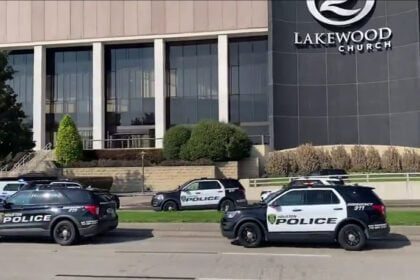 Dos heridos, incluido un niño, tras tiroteo en iglesia Lakewood