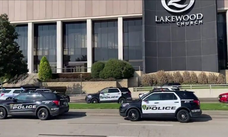 Dos heridos, incluido un niño, tras tiroteo en iglesia Lakewood