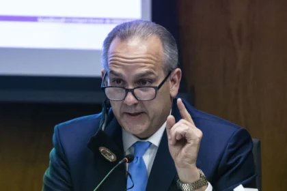 Dimite superintendente de escuelas públicas en Las Vegas