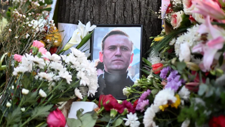 Cuerpo de Navalny es estregado a su madre tras una semana después de su muerte