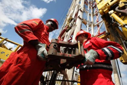 Despiden a más de 100 empleados de PDVSA