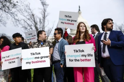 Tiktokers protestan frente a la Casa Blanca contra prohibición de Tik Tok