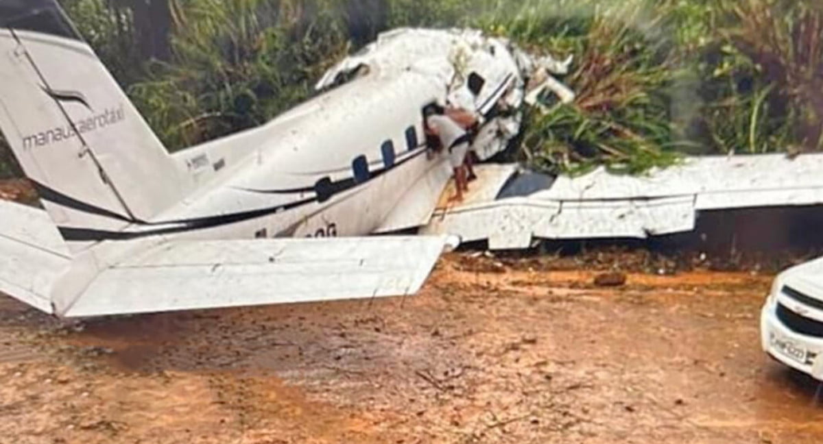 Tres personas mueren tras caída de una avioneta en Brasil