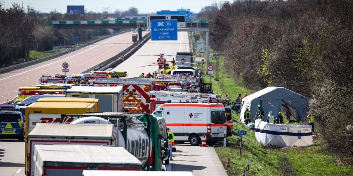Cinco fallecidos y 12 heridos en trágico accidente de autobús en Alemania