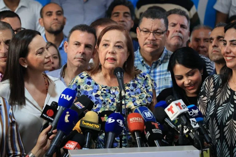 Corina Yoris: «Dios nos puso a parir y estamos pariendo al país»