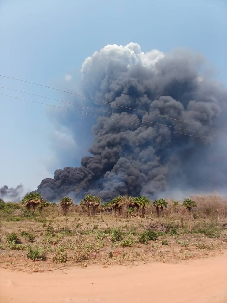 Gran incendio por residuos petroleros en Bachaquero, Zulia
