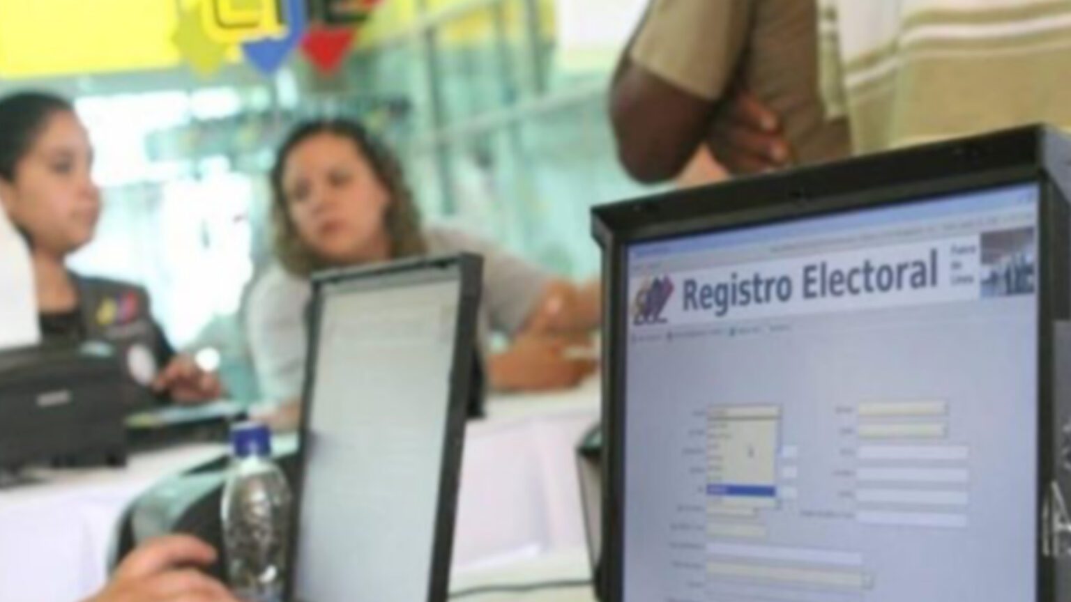 Venezolanos en Colombia podrán votar en próximas elecciones presidenciales Venezolanos en Colombia podrán votar en próximas elecciones presidenciales