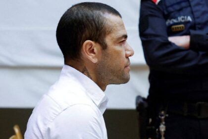 Dani Alves fue puesto en libertad provisional bajo fianza de un millón de euros