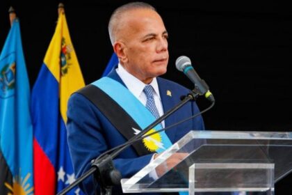 Manuel Rosales se postuló como candidato presidencial por Un Nuevo Tiempo