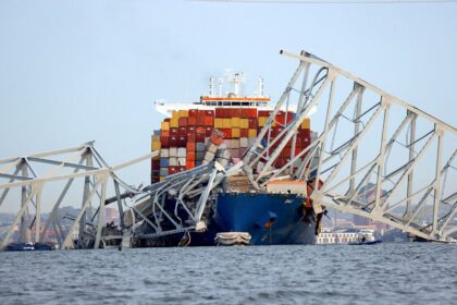 Un puente en Baltimore se derrumbó tras ser chocado por un barco carguero