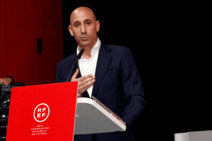 Fiscalía española solicita pena de prisión para Luis Rubiales