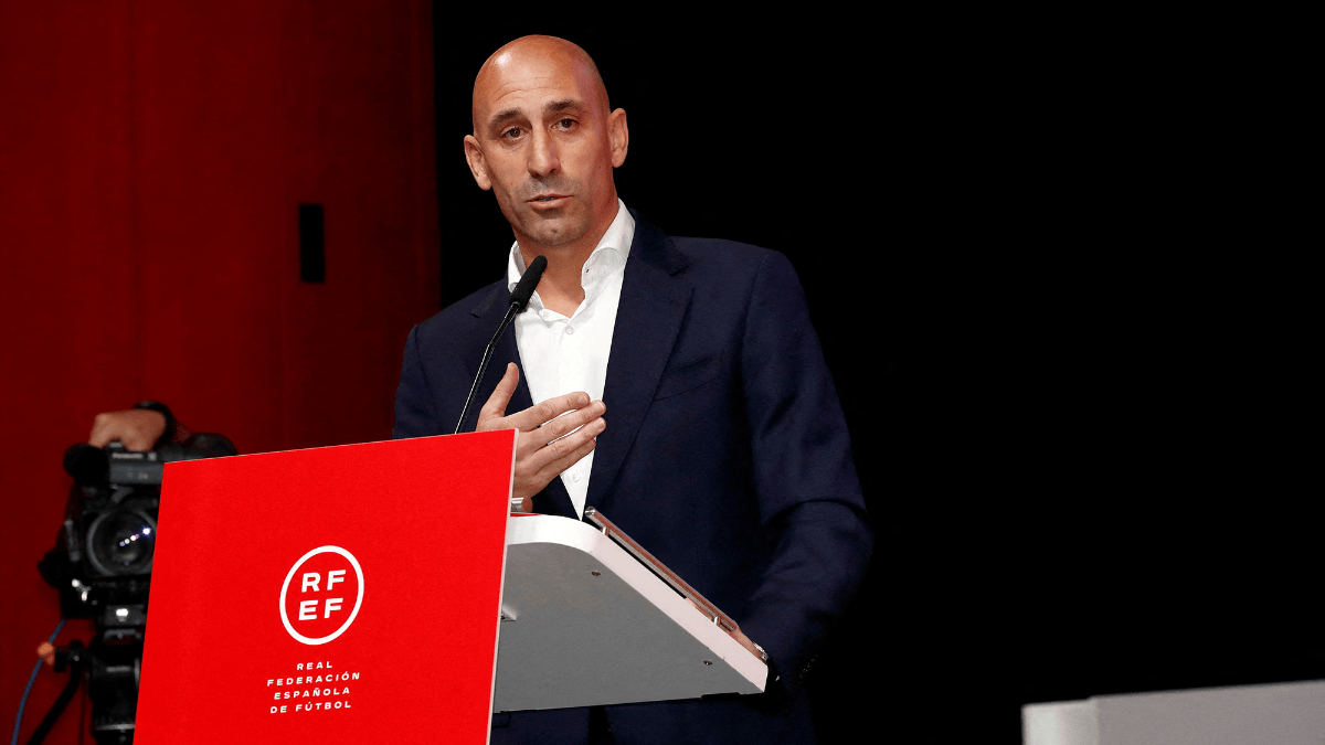 Fiscalía española solicita pena de prisión para Luis Rubiales