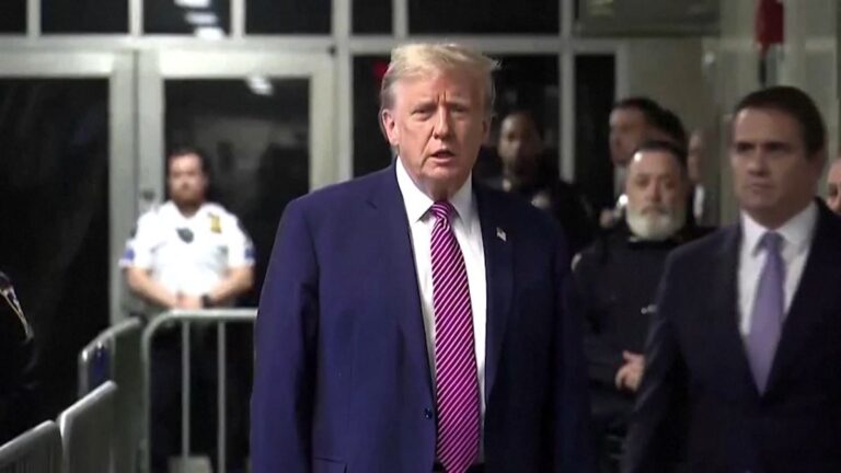 Acusan a Trump de «conspiración criminal» en su primer día de juicio