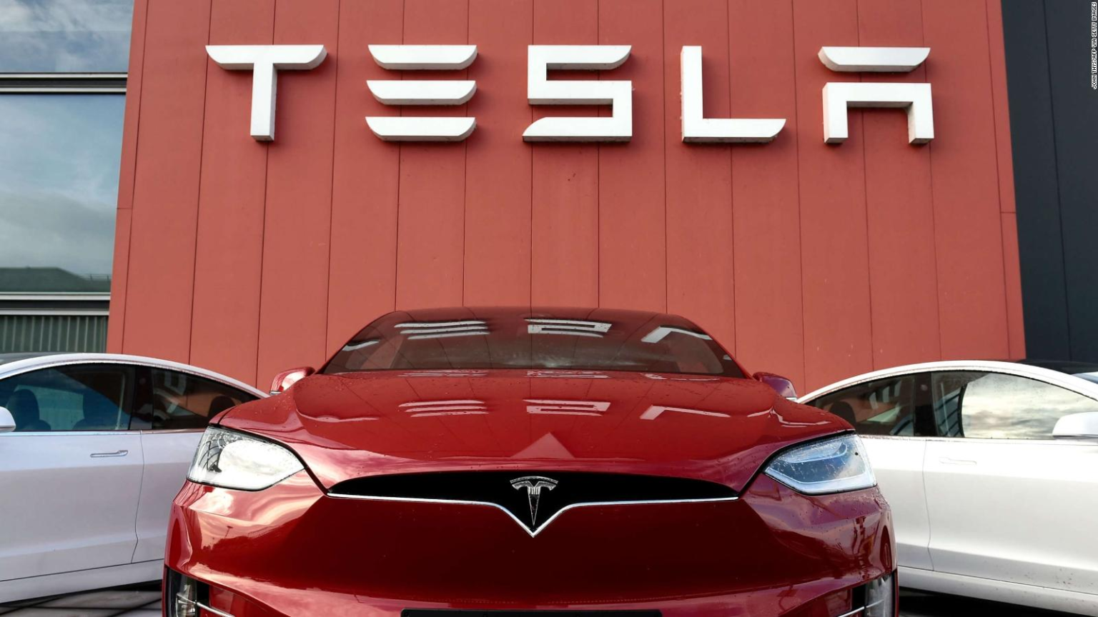 Tesla despedirá al 10% de sus empleados a nivel global