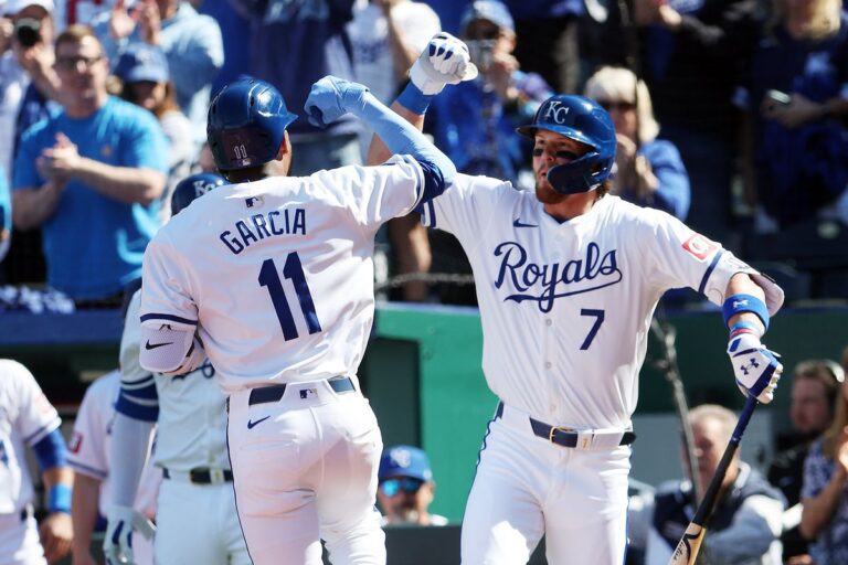 Los Royals de Kansas City aplastan a los Tigers de Detroit 8-0