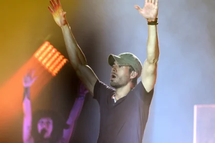 Enrique Iglesias anuncia su retiro de los álbumes, pero continuará con sencillos y conciertos
