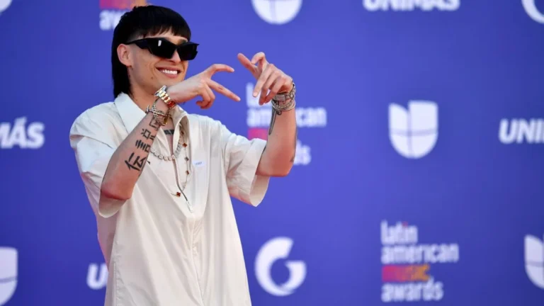 Peso Pluma gana Record Guinness al convertirse en artista latino más visto en Youtube