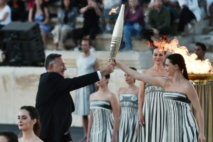 La llama olímpica deja Grecia rumbo a París para los Juegos Olímpicos 2024