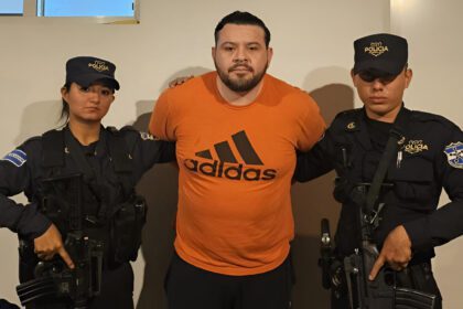 Arrestan a funcionario del gobierno salvadoreño por vínculos con corrupción