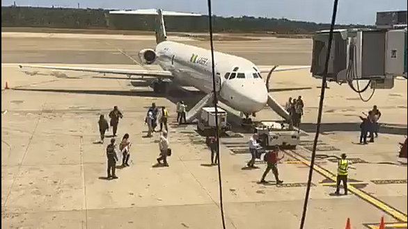 Evacúan pasajeros de un vuelo de la aerolínea Laser en Maiquetía
