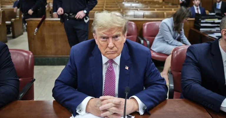 Multan por 9 mil dólares a Trump por violar orden mordaza