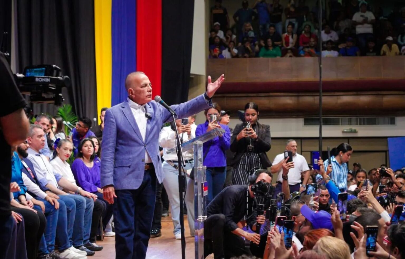 Manuel Rosales oficializó su renuncia a la candidatura presidencial Manuel Rosales oficializó su renuncia a la candidatura presidencial