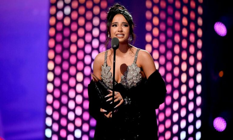 Becky G conducirá la ceremonia de los Latin AMAs junto a otros artistas