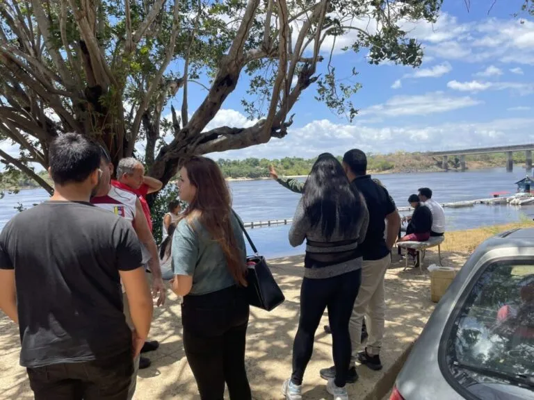 Familiares piden ayuda para encontrar al ciclista que cayó al Río Caroní