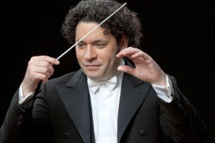 Gustavo Dudamel llevará la música clásica a la playa de Barcelona