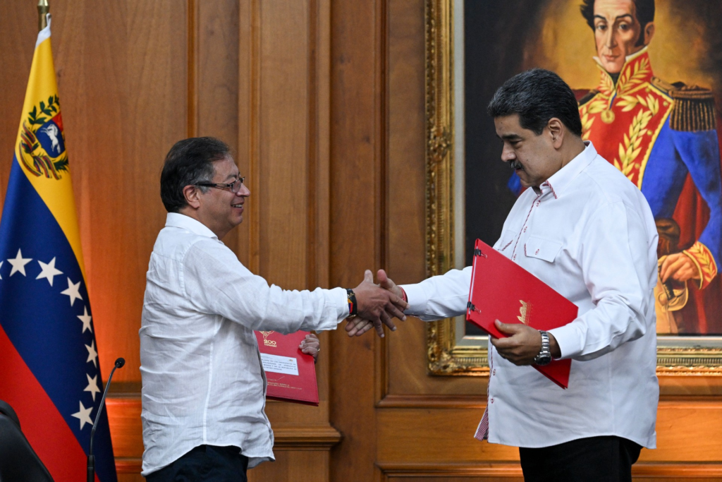 Maduro y Petro discuten sobre la paz y la democracia